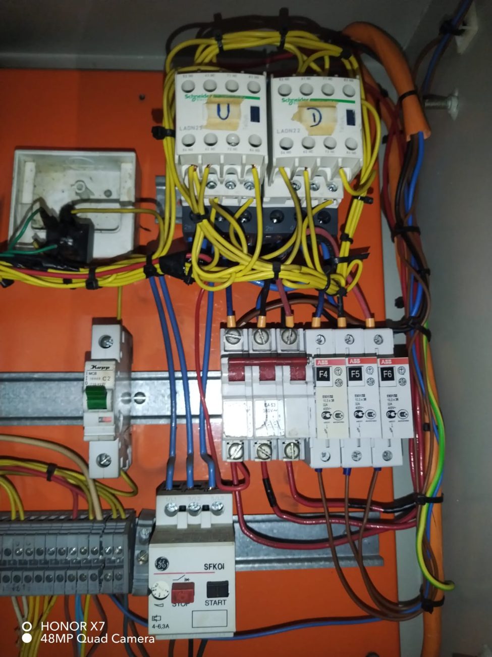 Tablero de control y señalización
