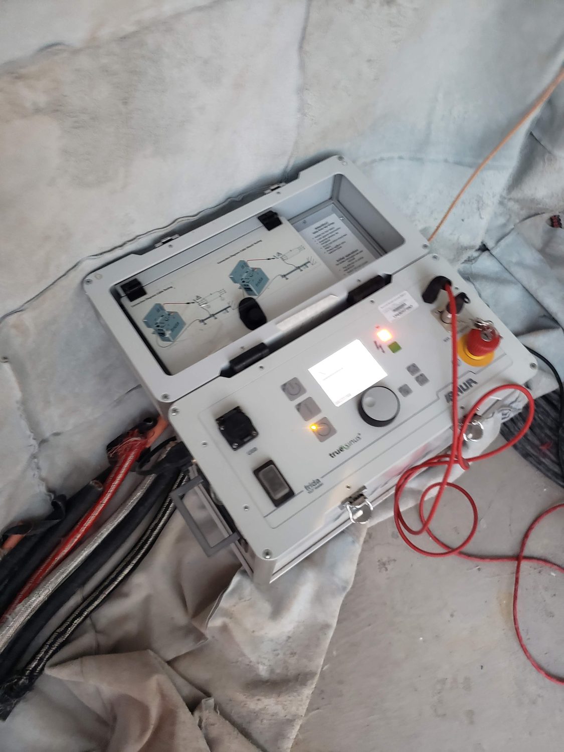 Prueba VLF de cables de media tensión con equipo BAUR frida